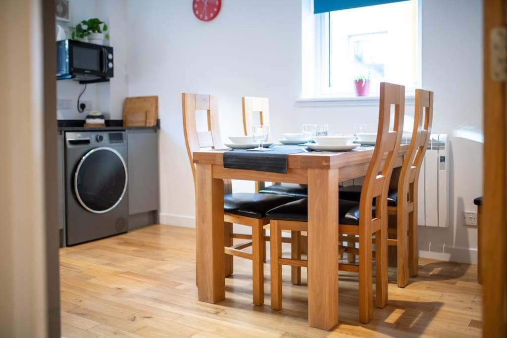 Modern City Centre Apartment In Инвернесс Экстерьер фото