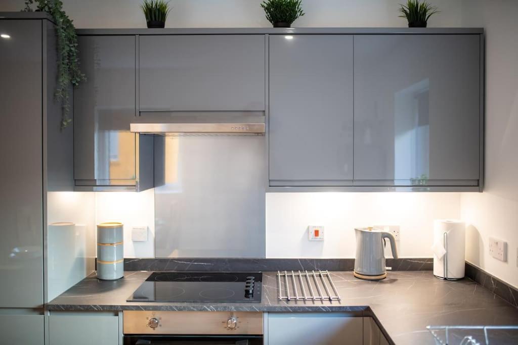 Modern City Centre Apartment In Инвернесс Экстерьер фото