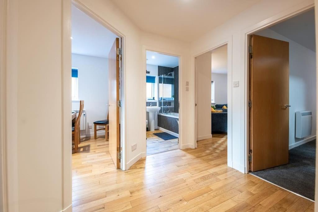 Modern City Centre Apartment In Инвернесс Экстерьер фото