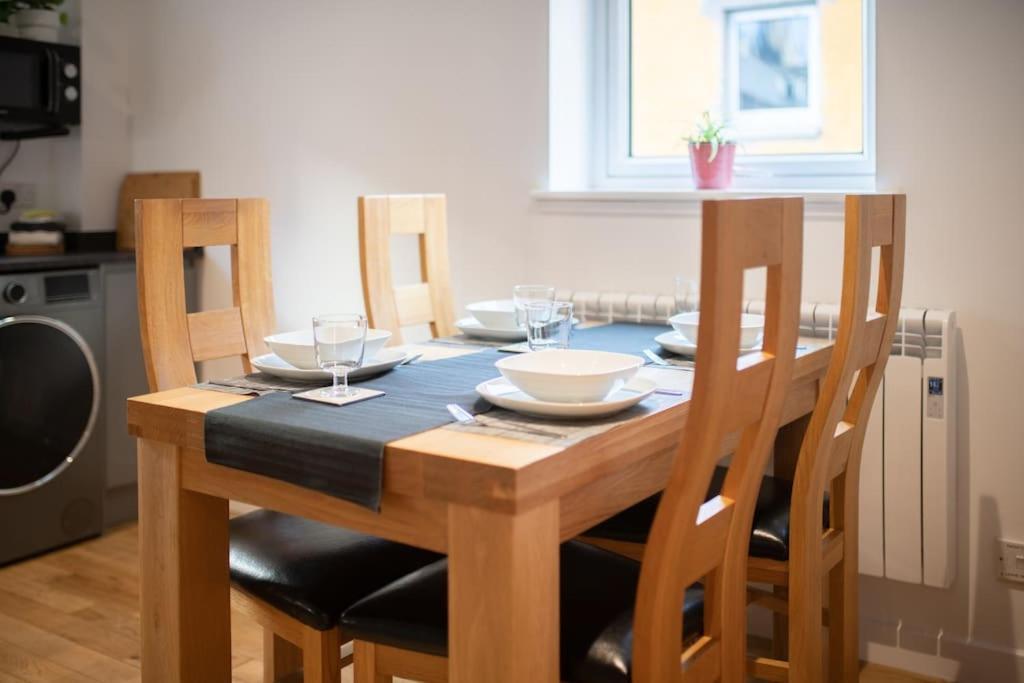 Modern City Centre Apartment In Инвернесс Экстерьер фото